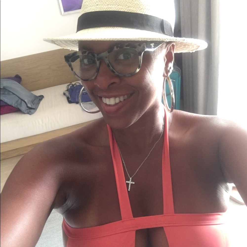 Meet your Posher, Lorie